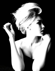 W-September-2015-Gigi-Hadid-by-Steven-Meisel-11.thumb.jpg.e13d5ffd1f8285dbb82b1eeedab08c1a.jpg