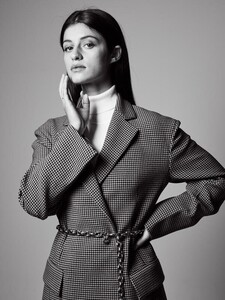 Woman_Madame_Figaro_281029.jpg