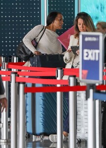 angela-bassett-arrives-at-lax-airport-in-los-angeles-04-27-2023-5.jpg