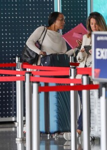 angela-bassett-arrives-at-lax-airport-in-los-angeles-04-27-2023-6.jpg