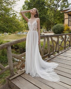aorika_bridal_291977310_191993259830975_8496812071445910387_n.jpg
