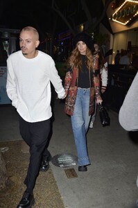 ashlee-simpson-and-evan-ross-night-out-with-friends-at-heart-weho-in-west-hollywood-04-05-2023-0.jpg
