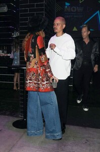 ashlee-simpson-and-evan-ross-night-out-with-friends-at-heart-weho-in-west-hollywood-04-05-2023-6.jpg