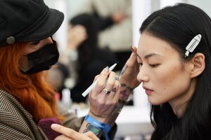 backstage-defile-isabel-marant-printemps-ete-2022-paris-coulisses-1.thumb.jpg.9d6b97f4c47d29a84bad113ec63d95f9.jpg