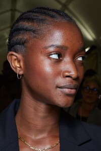 backstage-defile-isabel-marant-printemps-ete-2022-paris-coulisses-114.thumb.jpg.ee02c780aa4a9cfb87e0f75c50c4ccda.jpg
