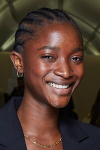 backstage-defile-isabel-marant-printemps-ete-2022-paris-coulisses-116.thumb.jpg.ea8df8d3e07af89d5912842a07c3c9f0.jpg