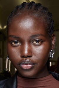 backstage-defile-isabel-marant-printemps-ete-2022-paris-coulisses-138.thumb.jpg.f137f558db4330ac0c6d31ff6fc486a5.jpg
