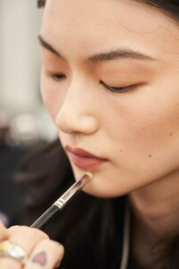 backstage-defile-isabel-marant-printemps-ete-2022-paris-coulisses-15.thumb.jpg.150f2fa7991b9ec9340db81251ee5d93.jpg