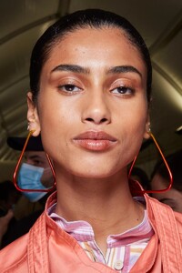 backstage-defile-isabel-marant-printemps-ete-2022-paris-coulisses-164.thumb.jpg.5c05257b713d47d0d125df3f542b5587.jpg