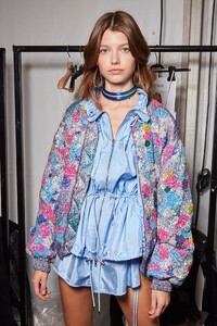 backstage-defile-isabel-marant-printemps-ete-2022-paris-coulisses-172.thumb.jpg.b2172f08b610361657964e1fe68461fd.jpg