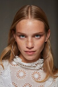 backstage-defile-isabel-marant-printemps-ete-2022-paris-coulisses-203.thumb.jpg.99dd38e9e2999c08fdc00680cf012202.jpg