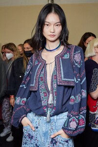 backstage-defile-isabel-marant-printemps-ete-2022-paris-coulisses-228.thumb.jpg.a293ce8b8f2abb4d2f64701103d40611.jpg