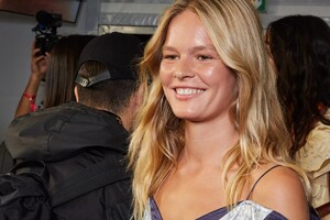 backstage-defile-isabel-marant-printemps-ete-2022-paris-coulisses-238.thumb.jpg.f661878e1baad3140f8124435e4beab6.jpg