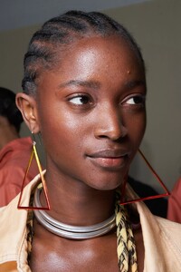 backstage-defile-isabel-marant-printemps-ete-2022-paris-coulisses-46.thumb.jpg.058a37da12532574069c115bda63d40a.jpg