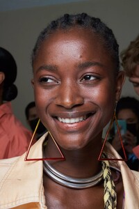 backstage-defile-isabel-marant-printemps-ete-2022-paris-coulisses-48.thumb.jpg.c7b86d6a0941afd7a543a0c51d4dd824.jpg