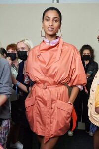 backstage-defile-isabel-marant-printemps-ete-2022-paris-coulisses-49.thumb.jpg.0abae5c12cf6139cdddad6dca449ed78.jpg