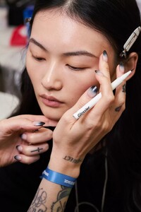 backstage-defile-isabel-marant-printemps-ete-2022-paris-coulisses-6.thumb.jpg.47771548cccd3e482b4b8b3004897443.jpg
