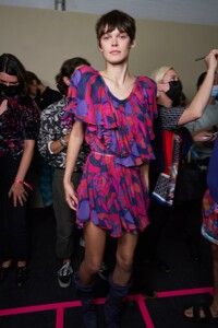 backstage-defile-isabel-marant-printemps-ete-2022-paris-coulisses-65.thumb.jpg.b9321810f907ccbb9f4e1c956bd5bb5c.jpg