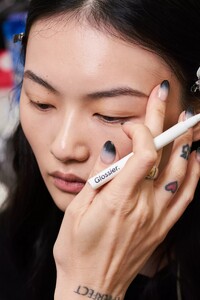 backstage-defile-isabel-marant-printemps-ete-2022-paris-coulisses-7.thumb.jpg.b74d118462a88887e4299db4b3fff785.jpg