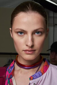 backstage-defile-isabel-marant-printemps-ete-2022-paris-coulisses-77.thumb.jpg.5a554ee8292240cb4c9af3755e5710ce.jpg