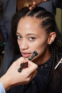 backstage-defile-isabel-marant-printemps-ete-2022-paris-coulisses-93.thumb.jpg.01eb0c1e91124e40d0b707546598f0f5.jpg