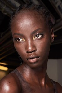 backstage-defile-lanvin-printemps-ete-2022-paris-coulisses-196.thumb.jpg.b03c5373fadc799ffa1af5b176796d89.jpg