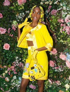 backstage-defile-moschino-printemps-ete-2022-new-york-coulisses-23.thumb.jpg.b983ccade5d496152b42b56c1bdfad75.jpg