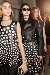 backstage-defile-ports-1961-printemps-ete-2022-milan-coulisses-161.thumb.jpg.2a0241c34428df35de9ba47d4e3aa5e7.jpg