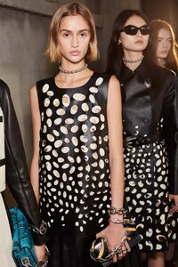backstage-defile-ports-1961-printemps-ete-2022-milan-coulisses-162.thumb.jpg.f694ee8a2d5c199e6161ebb1cb991c57.jpg