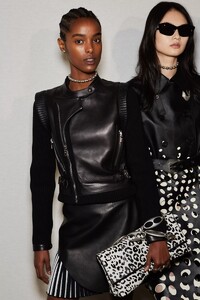 backstage-defile-ports-1961-printemps-ete-2022-milan-coulisses-86.thumb.jpg.a0cde4897697ca8cb61acab97b29104a.jpg