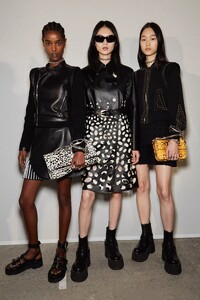 backstage-defile-ports-1961-printemps-ete-2022-milan-coulisses-87.thumb.jpg.1f35dcd31f29d8972354e2fd4fbce99e.jpg