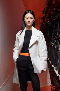 backstage-defile-shang-xia-printemps-ete-2022-paris-coulisses-3.thumb.jpg.0df3dd08d2d762ad980052a9042f710f.jpg