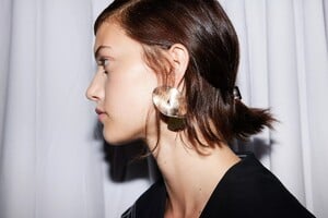 backstage-defile-tory-burch-printemps-ete-2022-new-york-coulisses-1.thumb.jpg.16597b473934546bd92b3d19466f336f.jpg