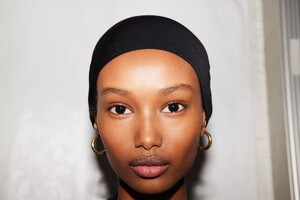 backstage-defile-tory-burch-printemps-ete-2022-new-york-coulisses-51.thumb.jpg.0e5698b34e1a5bf4606ba1e36df1873c.jpg