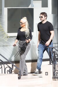 christina-aguilera-and-matthew-rutler-shopping-in-france-08-01-2022-5.jpg