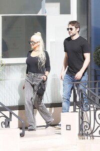 christina-aguilera-and-matthew-rutler-shopping-in-france-08-01-2022-9.jpg