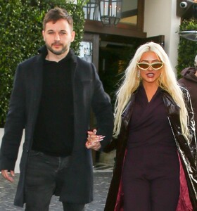 christina-aguilera-at-cecconi-s-restaurant-in-west-hollywood-03-23-2023-1.jpg