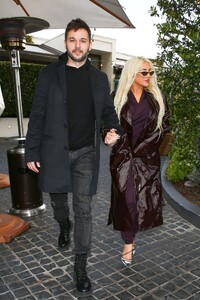 christina-aguilera-at-cecconi-s-restaurant-in-west-hollywood-03-23-2023-3.jpg