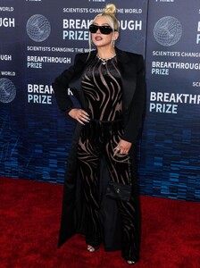 christina-aguilera-breakthrough-prize-ceremony-in-los-angeles-04-15-2023-0.jpg