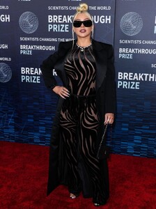 christina-aguilera-breakthrough-prize-ceremony-in-los-angeles-04-15-2023-2.jpg