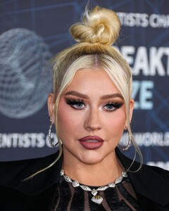 christina-aguilera-breakthrough-prize-ceremony-in-los-angeles-04-15-2023-7.jpg