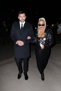 christina-aguilera-drake-s-super-bowl-party-in-scottsdale-02-11-2023-3.jpg