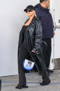 christina-aguilera-in-leather-shopping-at-yves-saint-laurent-in-beverly-hills-11-10-2022-2.jpg