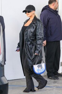 christina-aguilera-in-leather-shopping-at-yves-saint-laurent-in-beverly-hills-11-10-2022-4.jpg