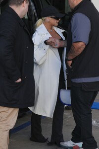 christina-aguilera-shops-at-tom-ford-in-beverly-hills-12-12-2022-0.jpg