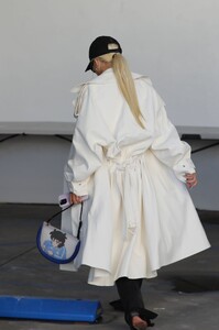 christina-aguilera-shops-at-tom-ford-in-beverly-hills-12-12-2022-1.jpg