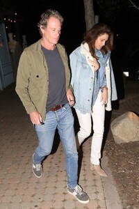 cindy-crawford-and-rande-gerber-at-taverna-tony-greek-restaurant-in-malibu-03-31-2023-0.jpg