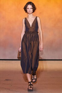 defile-hermes-printemps-ete-2022-paris-look-28.thumb.jpg.fdbb4b288bfdab5851b99de56009d639.jpg