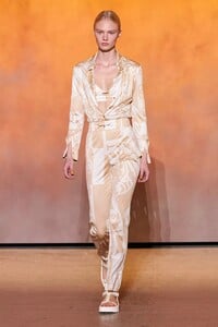 defile-hermes-printemps-ete-2022-paris-look-49.thumb.jpg.5a2158bb464ca87186d83491fab925f6.jpg