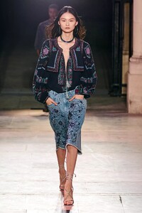 defile-isabel-marant-printemps-ete-2022-paris-look-40.thumb.jpg.e7c4c085db0fe4a35332293a72b66d45.jpg